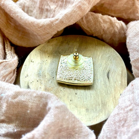 Lapor Gold Tone and Enamel Emerald Green and. Black Earrings. - Picture 4 of 5